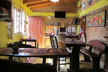 تختخواب و صبحانه Hostal Del Suri