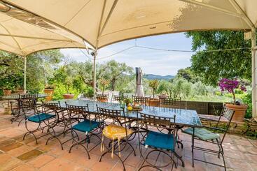 تختخواب و صبحانه La Bastide Des Saveurs