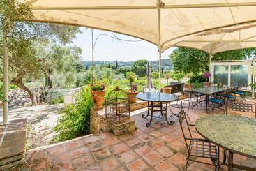 تختخواب و صبحانه La Bastide Des Saveurs