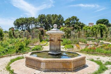 تختخواب و صبحانه La Bastide Des Saveurs