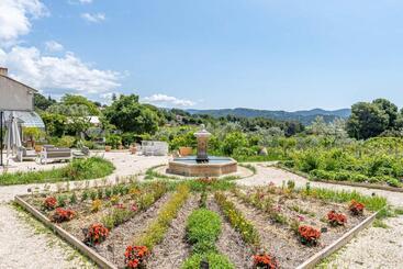 تختخواب و صبحانه La Bastide Des Saveurs
