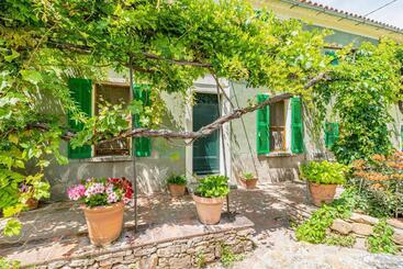 تختخواب و صبحانه La Bastide Des Saveurs