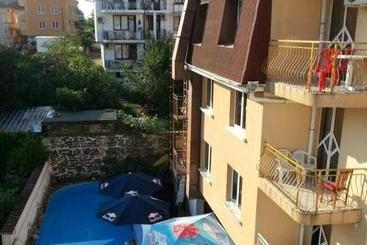 هتل Lotos Apartments