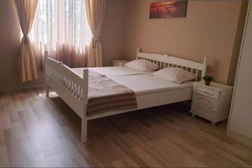 هتل Lotos Apartments
