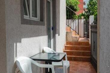 پانسیون Guest House Buskovic