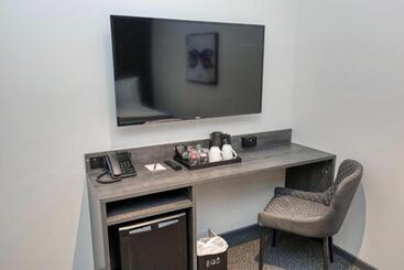 Microtel By Wyndham Wellington