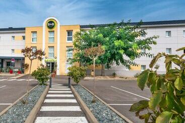 B&b Hotel Cholet Nord