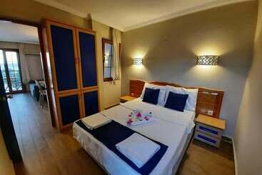 Dasis Hotel & Suites
