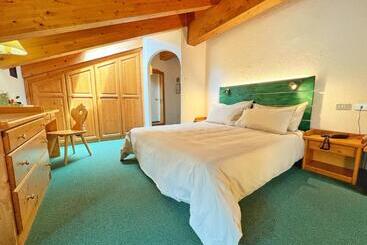 هتل B&b Garni Villa Campitello