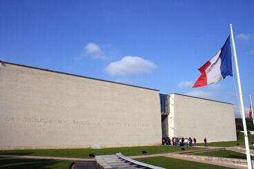 هتل Crocus Caen Memorial