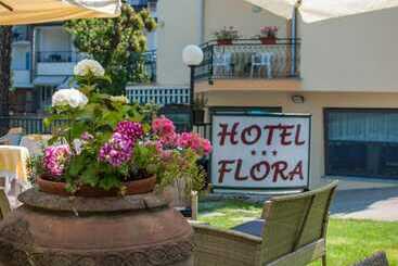 هتل Flora