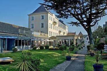 هتل Grand Hôtel De Courtoisville