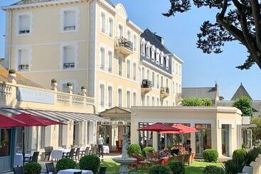 هتل Grand Hôtel De Courtoisville