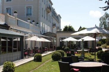 هتل Grand Hôtel De Courtoisville