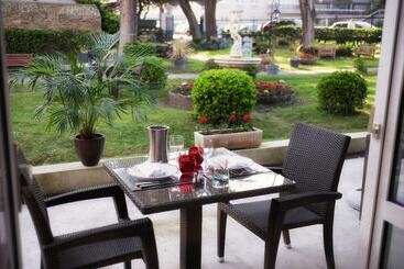 هتل Grand Hôtel De Courtoisville