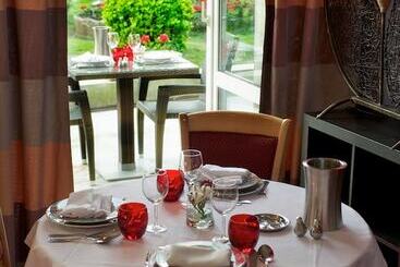 هتل Grand Hôtel De Courtoisville
