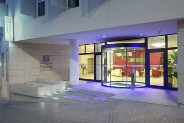 هتل Holiday Inn Express Marseille Saint Charles, An Ihg