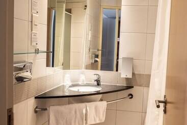 هتل Holiday Inn Express Marseille Saint Charles, An Ihg