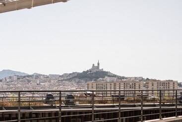 هتل Holiday Inn Express Marseille Saint Charles, An Ihg