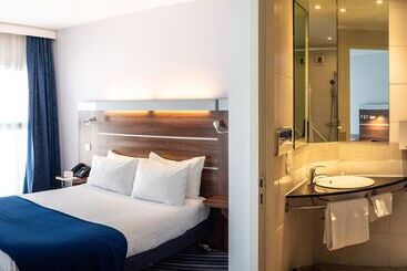 هتل Holiday Inn Express Marseille Saint Charles, An Ihg