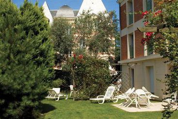 هتل Hôtels & Résidences La Closerie Cote Casino