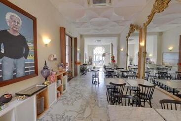 هتل Hôtel L Orque Bleue