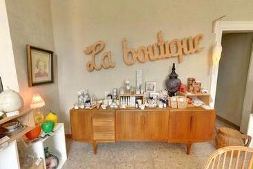 هتل Hôtel L Orque Bleue