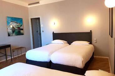 هتل Hôtel L Orque Bleue