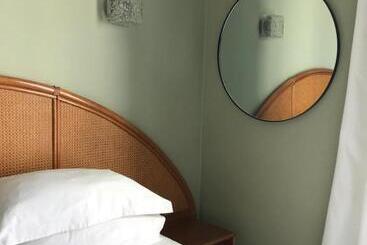 هتل Hôtel L Orque Bleue