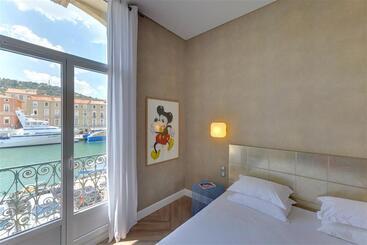 هتل Hôtel L Orque Bleue
