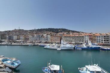 هتل Hôtel L Orque Bleue
