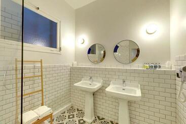 هتل Hôtel L Orque Bleue