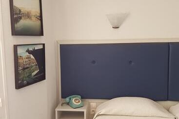 هتل Hôtel L Orque Bleue