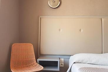 هتل Hôtel L Orque Bleue
