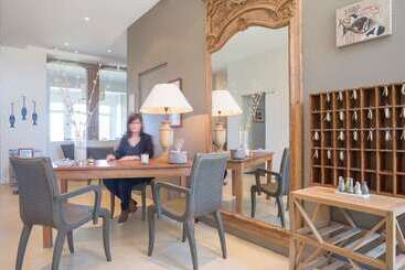 酒店 Hôtel Les Costans, The Originals Relais