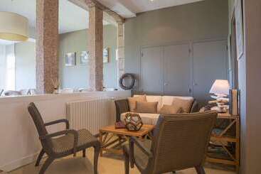 هتل Hôtel Les Costans, The Originals Relais