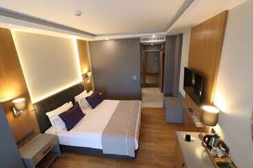 هتل La Quinta By Wyndham Bodrum
