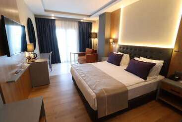 هتل La Quinta By Wyndham Bodrum