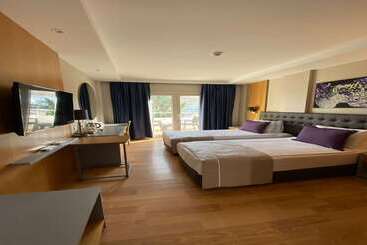 هتل La Quinta By Wyndham Bodrum
