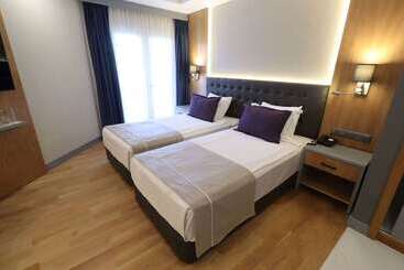 هتل La Quinta By Wyndham Bodrum