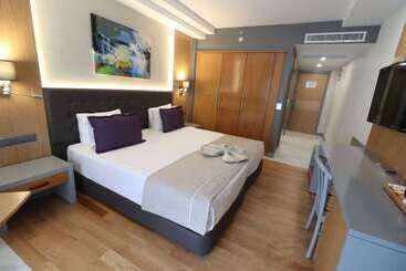 هتل La Quinta By Wyndham Bodrum