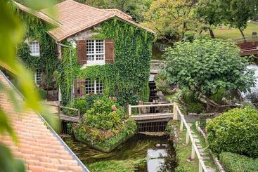 Hôtel Le Moulin Du Roc