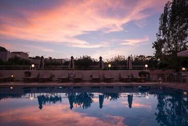 هتل Oscar Suites & Village