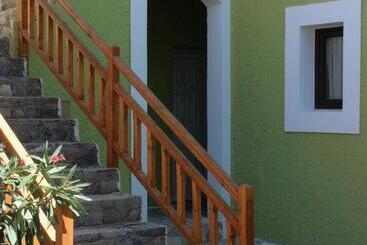 هتل Perla Apartments