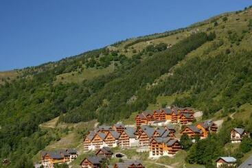 هتل Residence Odalys Le Hameau Et Les Chalets De La Vallee D Or