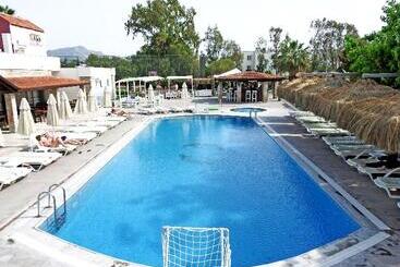 هتل Tiana Beach Resort   All Inclusive