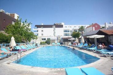 هتل Tiana Beach Resort   All Inclusive