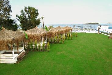 هتل Tiana Beach Resort   All Inclusive