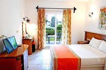 هتل Tiana Beach Resort   All Inclusive