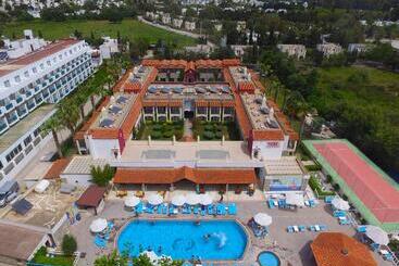 هتل Tiana Beach Resort   All Inclusive